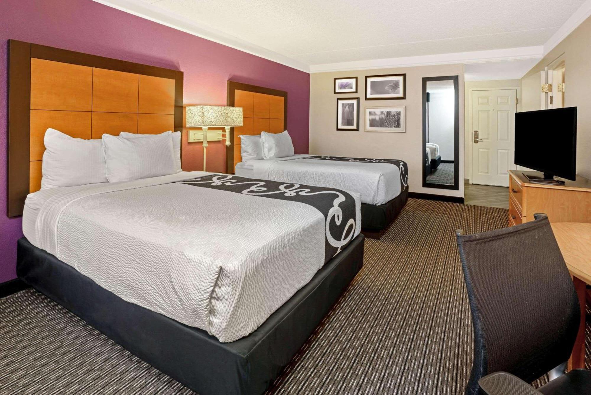 Deluxe Suite with Two Double Beds - Mobility Access/Non-Smoking,1281350185:JPEG