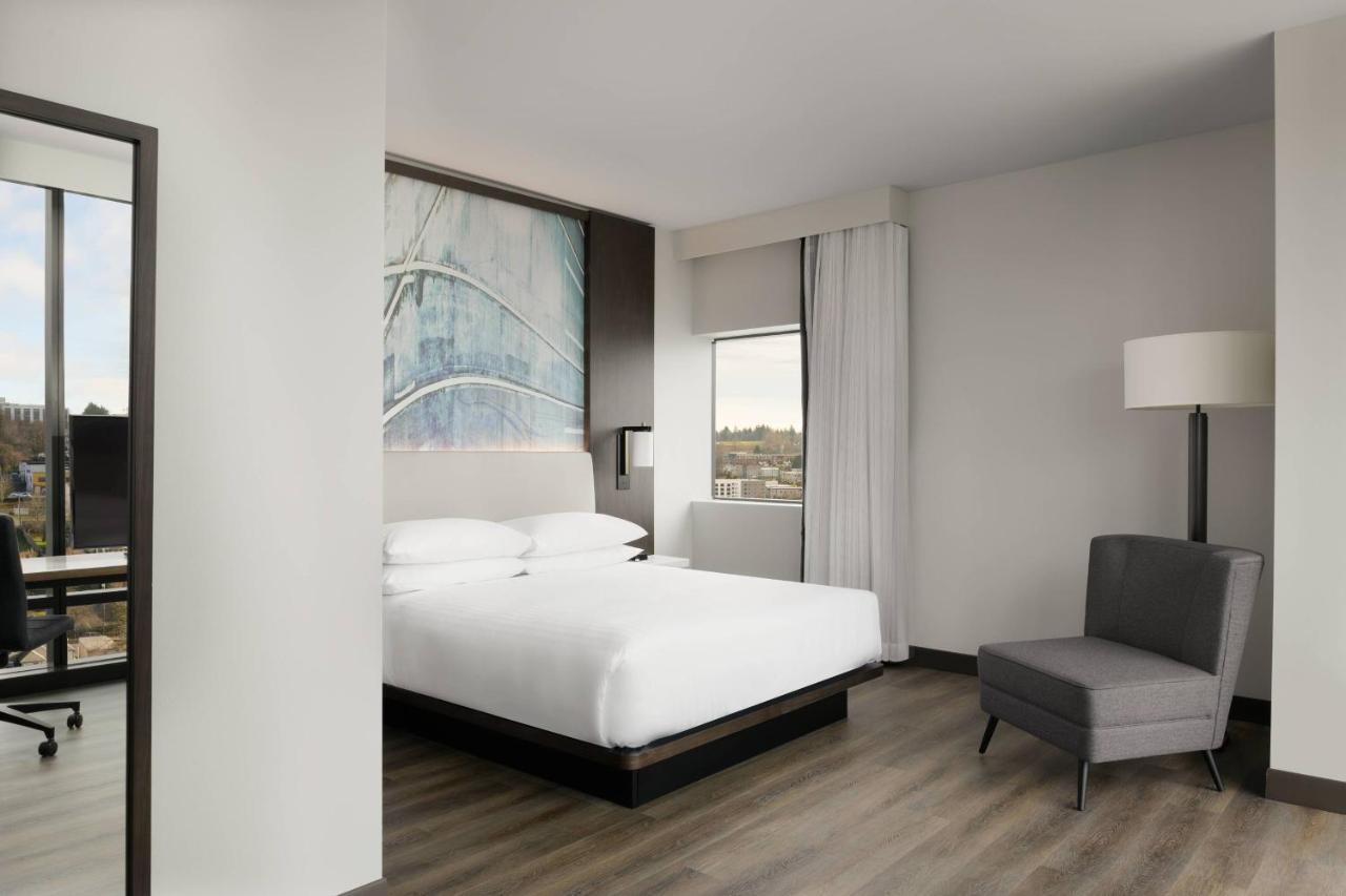 Executive Suite 1 King Corner room,1039498633:JPEG